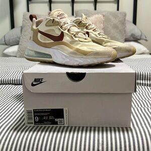 W Air Max 270 React, Size 9